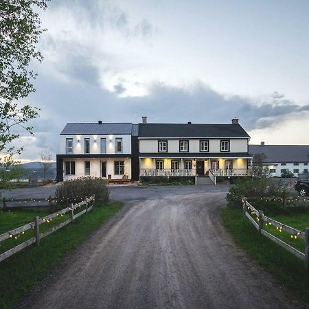 Les Ancetres Auberge & Restaurant Saint-Pierre-de-l'Ile-d'Orleans Exterior photo