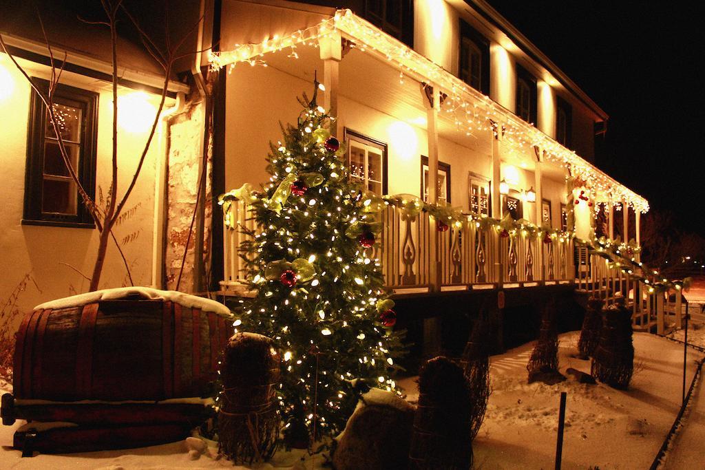 Les Ancetres Auberge & Restaurant Saint-Pierre-de-l'Ile-d'Orleans Exterior photo